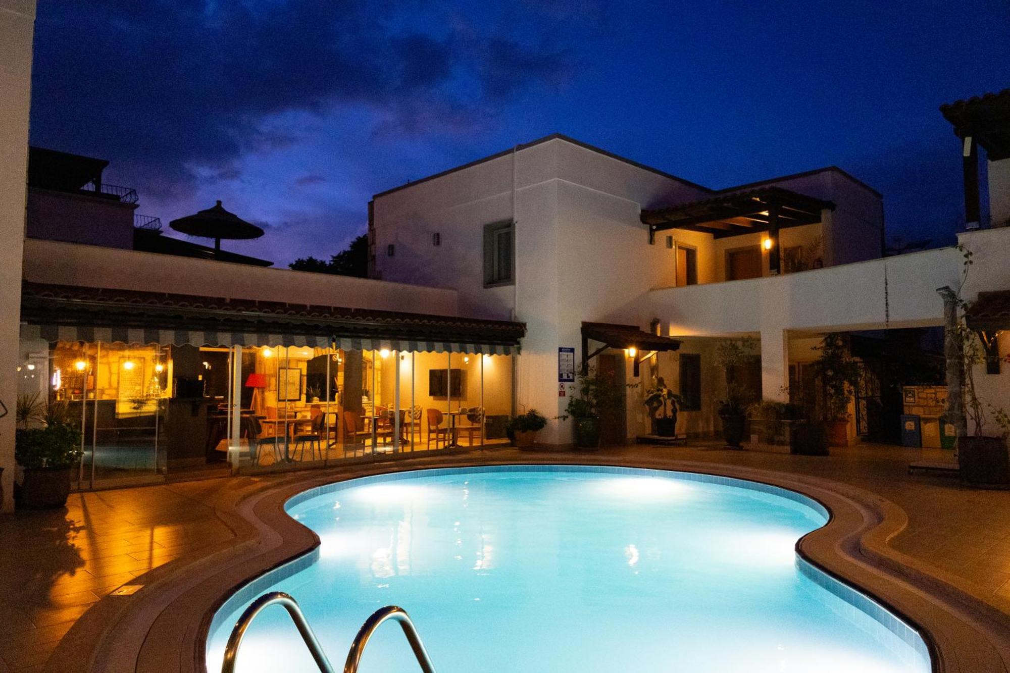 Hotel Pier Bodrum Marina Bagian luar foto